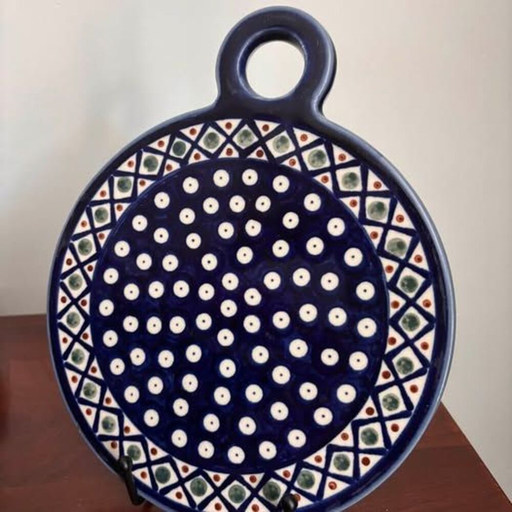 Zaklady Boleslawiec Polish Pottery Round Cutting Board 8” Handle Blue Green Dot